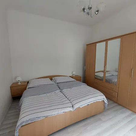 Dom V Centre Piestan Διαμέρισμα Πιεστάνυ